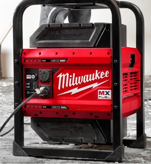 Milwaukee MX FUEL™ CARRY-ON™ 3600W/1800W Power Supply